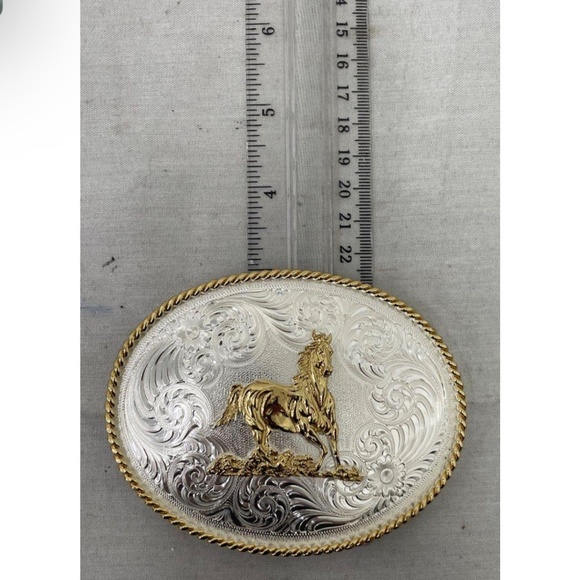 Montana Silversmiths Horse Belt Buckle Two Tone Western - Picture 2 of 4